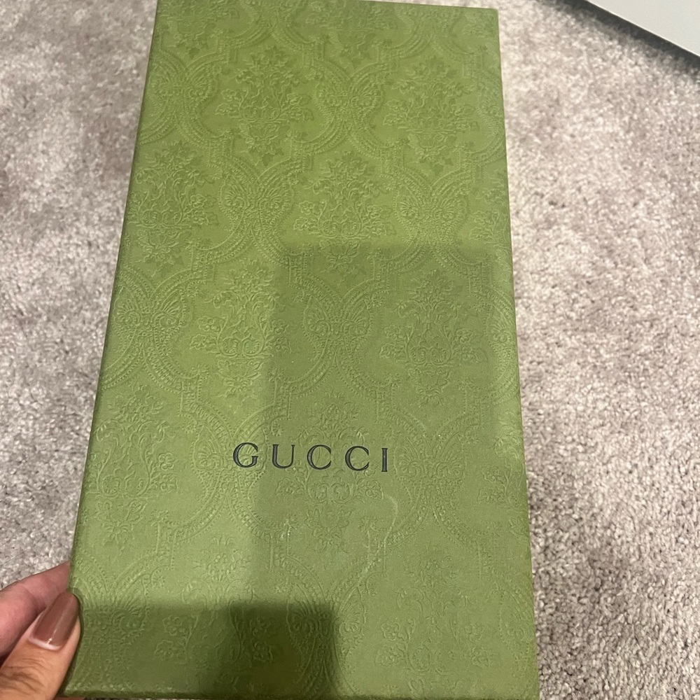 Gucci Women's Sandals with Green and Red Straps..like new! I wore it two times. - Picture 7 of 8